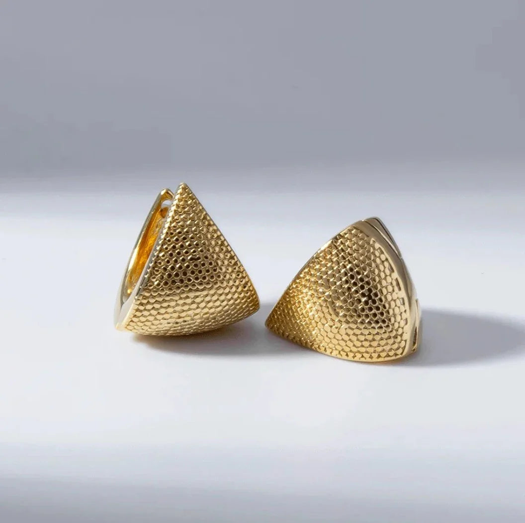 Argola Triangular Texturizada